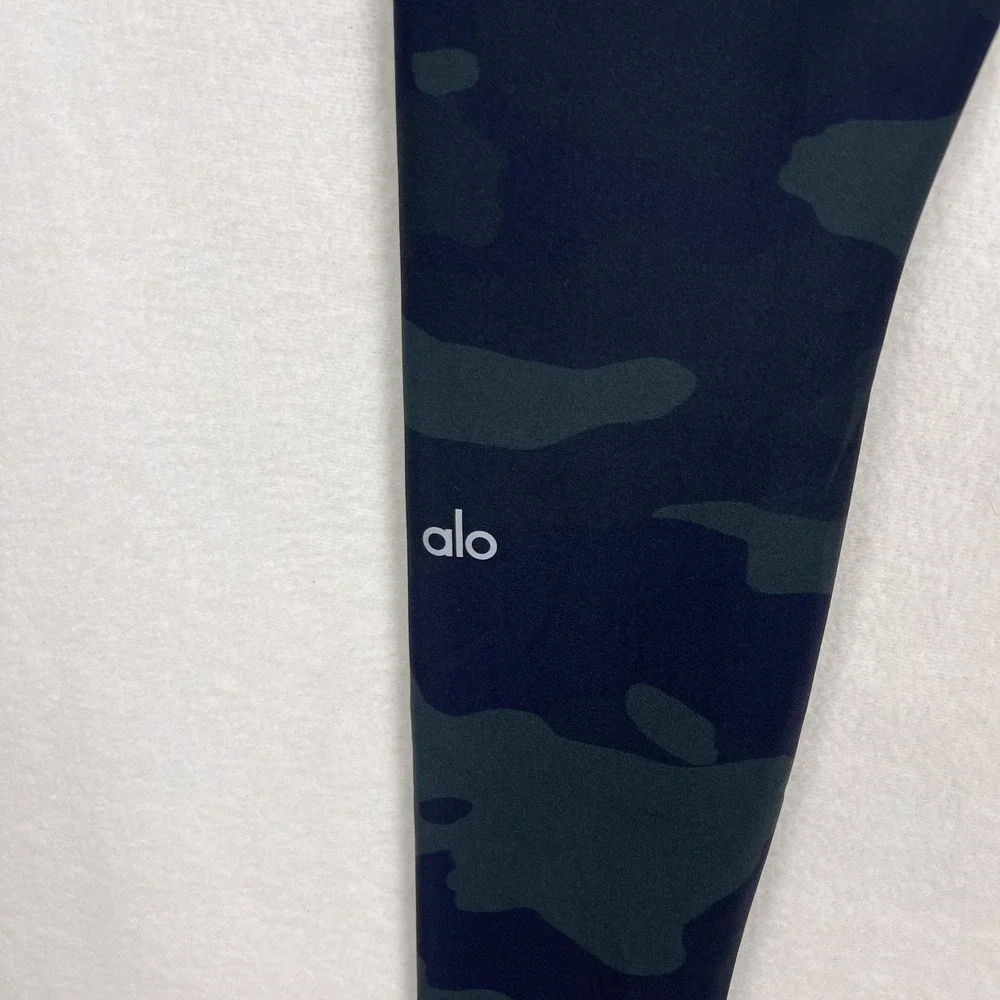 Alo Yoga Vapor High Waist Leggings in Hunter Camo Size Medium